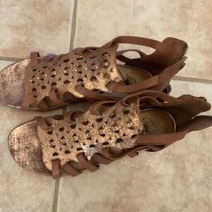 OTBT Bonitas Metallic Gladiator Sandal shoes, like new size 7 tassel